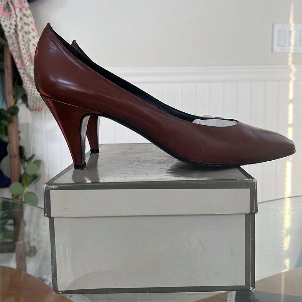 Albert Nipon Brown Leather Heels. Size Women’s 8. - image 2